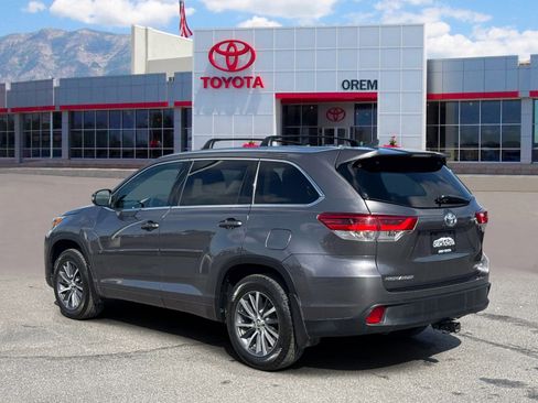 Used 2018 Toyota Highlander XLE AWD/4WD image 5