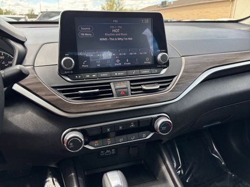 Used 2025 Nissan Altima 2.5 SV FWD image 20