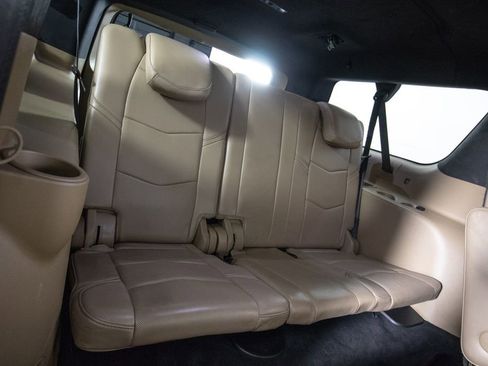 Used 2018 Cadillac Escalade ESV Platinum AWD/4WD image 13