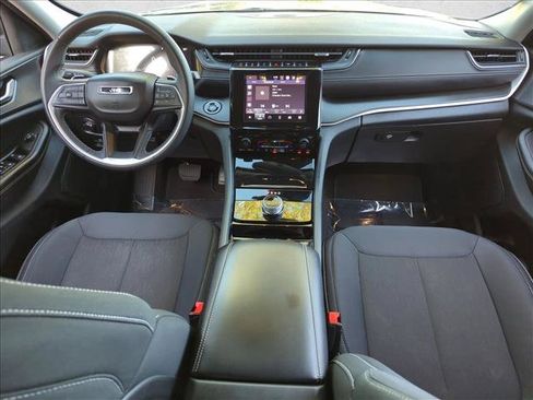 Used 2023 Jeep Grand Cherokee Laredo RWD image 17