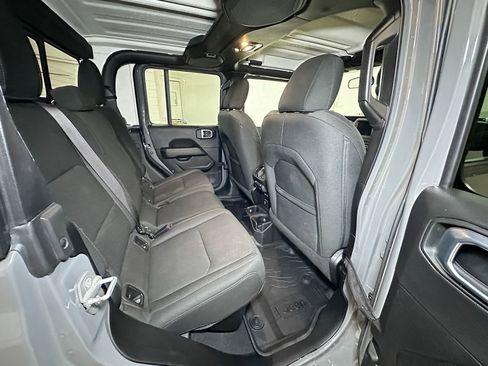 Certified 2021 Jeep Gladiator Overland w/ Cold Weather Group image 29