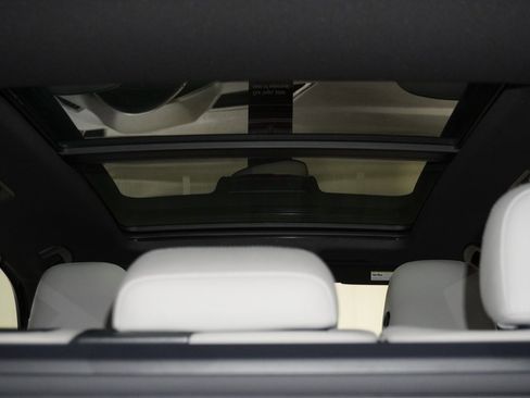 Certified 2023 Volkswagen Tiguan SE R-Line image 18
