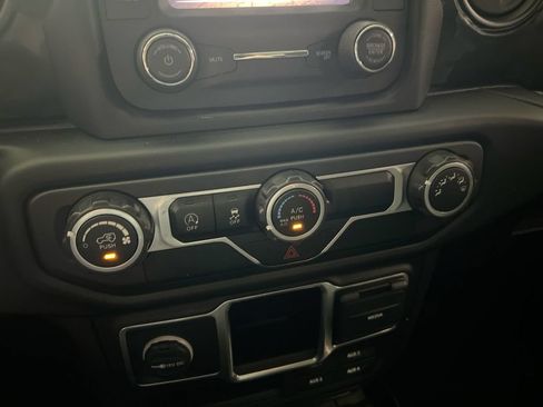 Used 2021 Jeep Gladiator Sport w/ Auxiliary Switch Group AWD/4WD image 16