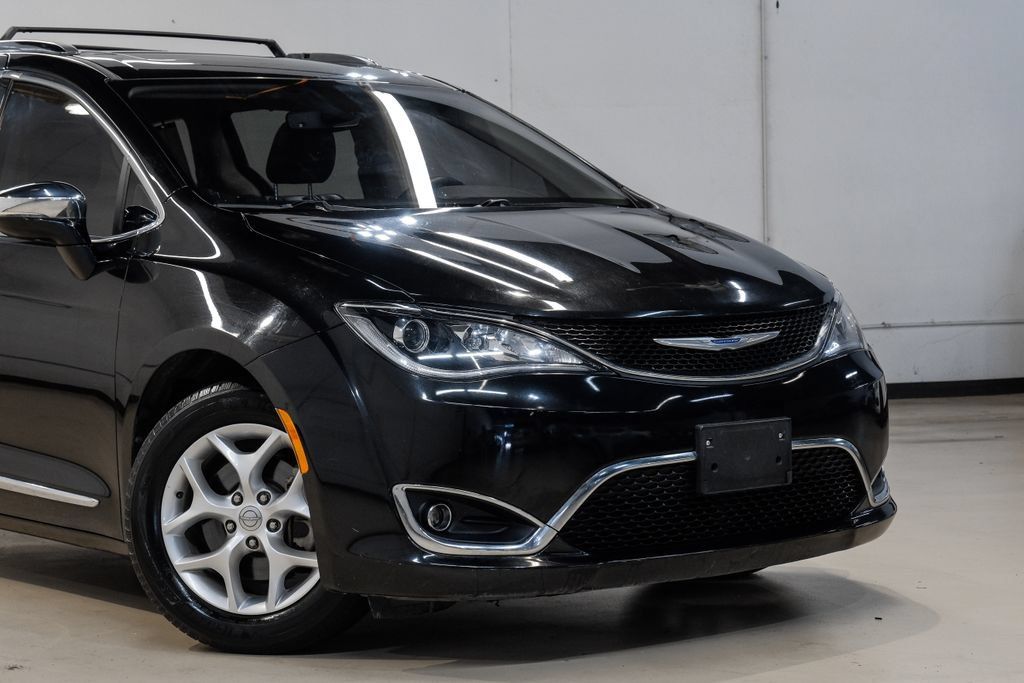 Used 2020 Chrysler Pacifica Limited FWD image 11