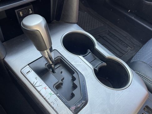 Used 2012 Toyota Camry SE image 7