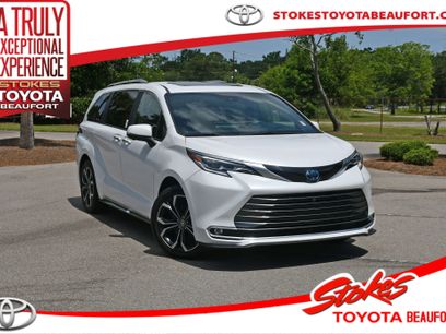 Used 2025 Toyota Sienna Platinum