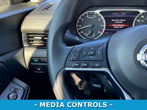 Used 2024 Nissan Sentra SV FWD image 11
