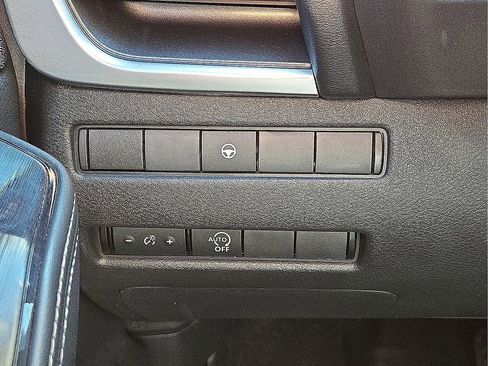 Used 2023 Nissan Rogue SV image 25