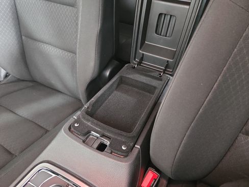 Used 2019 Jeep Grand Cherokee Laredo AWD/4WD image 30