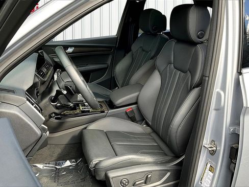 Certified 2025 Audi Q5 2.0T Premium Plus w/ Premium Plus Package image 21