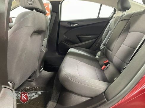 Used 2018 Chevrolet Cruze LT w/ LT Convenience Package FWD image 21