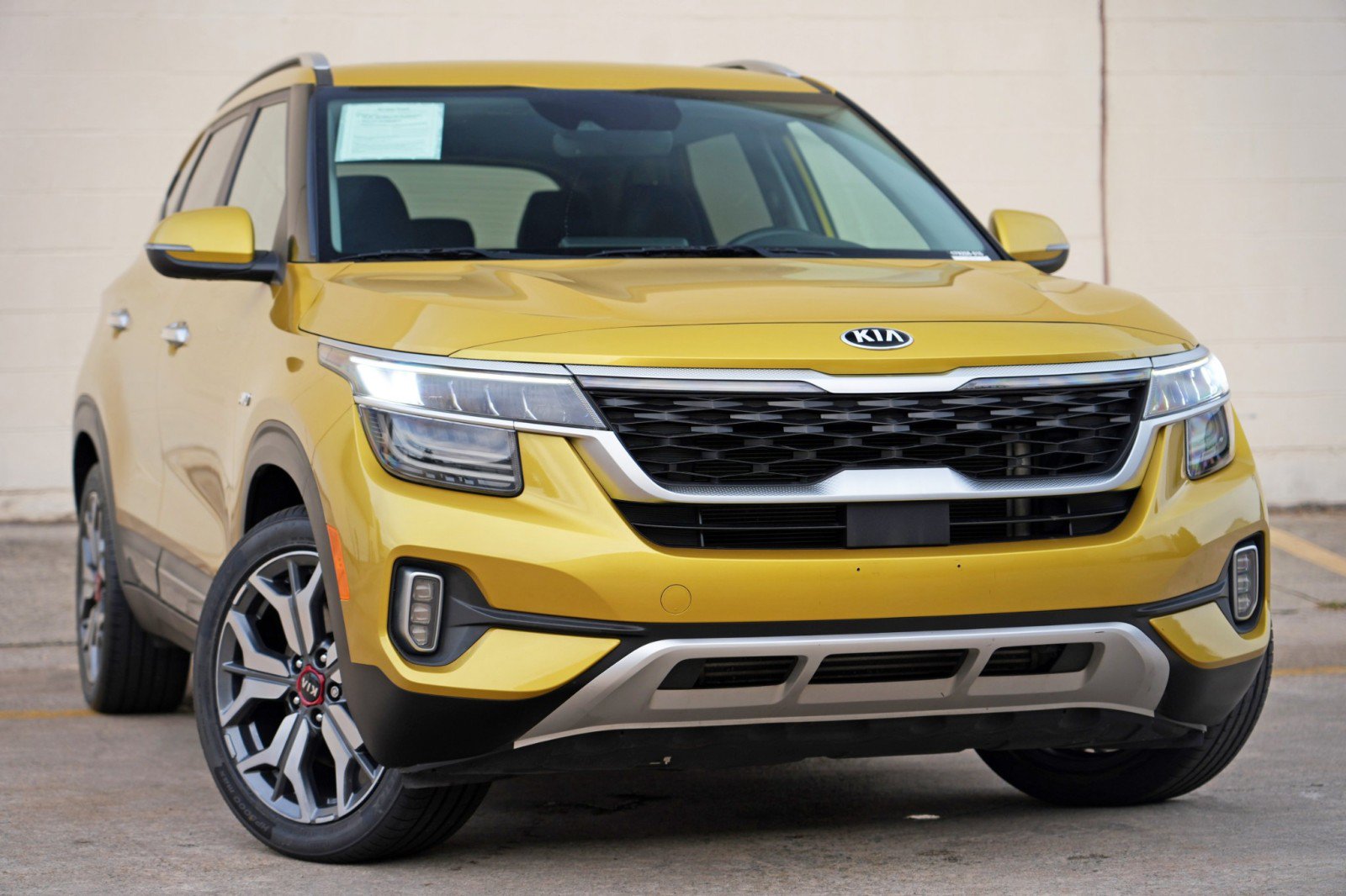 Used 2021 Kia Seltos SX w/ SX Sunroof Package AWD/4WD image 2