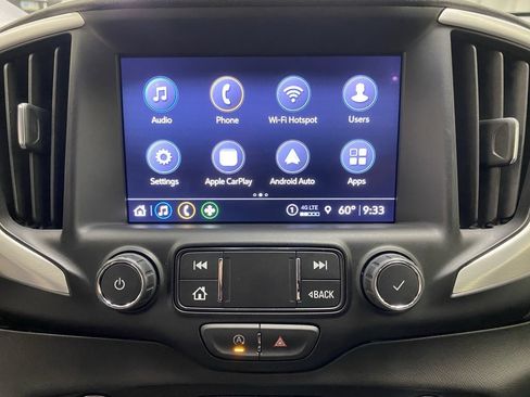 Used 2024 GMC Terrain SLT image 40