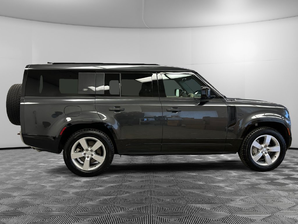 Used 2023 Land Rover Defender 130 SE AWD/4WD image 8