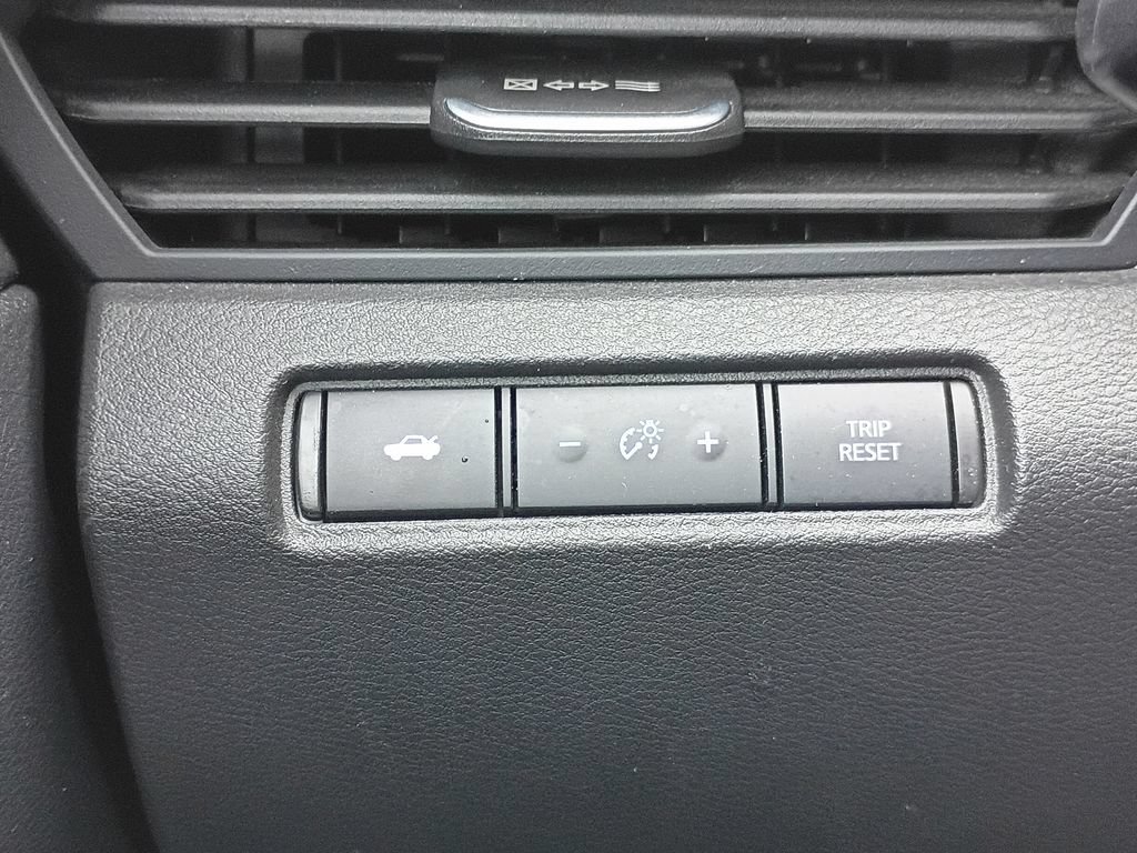 Used 2025 Nissan Altima 2.5 SV FWD image 19