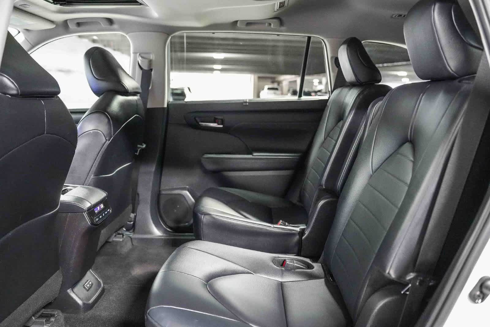 Used 2024 Toyota Highlander XLE FWD image 18