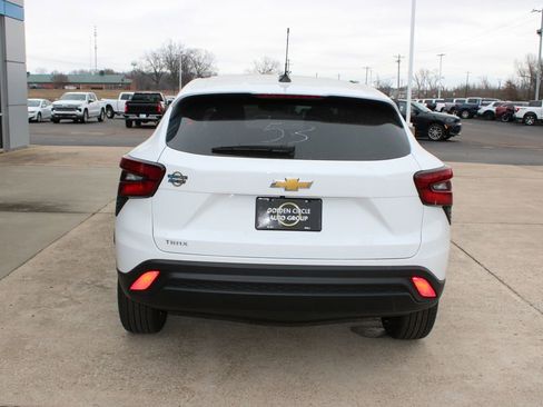New 2026 Chevrolet Trax LS image 8
