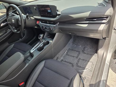 Used 2025 Buick Envista Preferred w/ Convenience I Package FWD image 16
