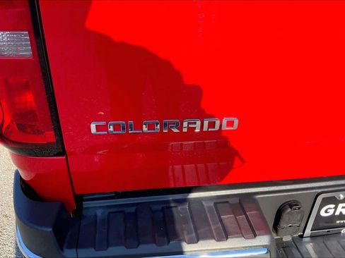 Used 2017 Chevrolet Colorado W/T RWD image 10