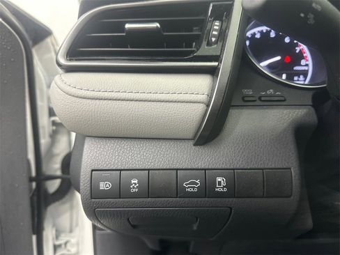 Used 2019 Toyota Camry SE image 30