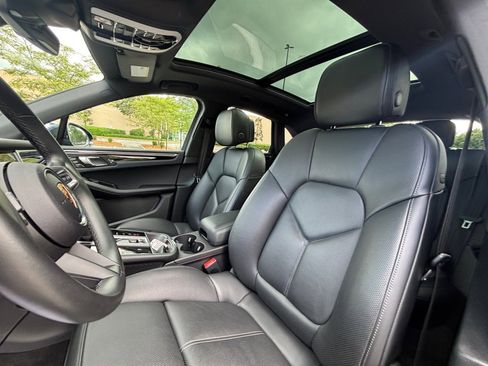 Certified 2024 Porsche Macan image 19