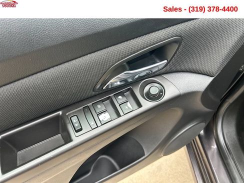 Used 2016 Chevrolet Cruze LT FWD image 11