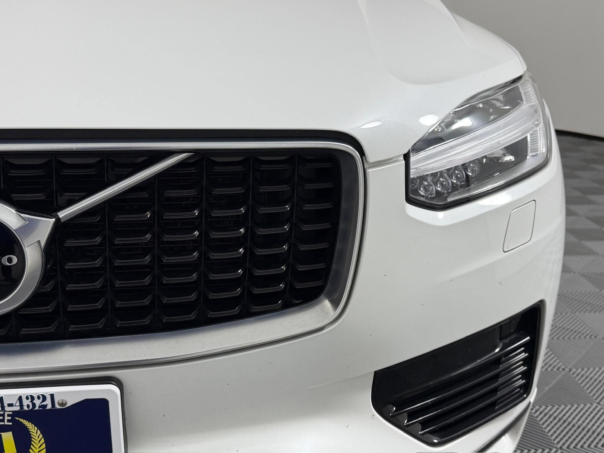Used 2020 Volvo XC90 T8 R-Design w/ Protection Package AWD/4WD image 5