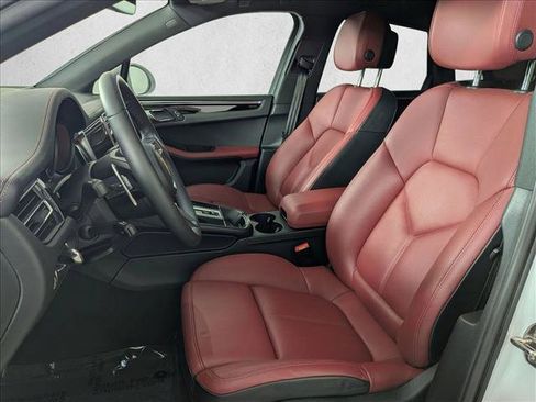Certified 2023 Porsche Macan AWD/4WD image 5