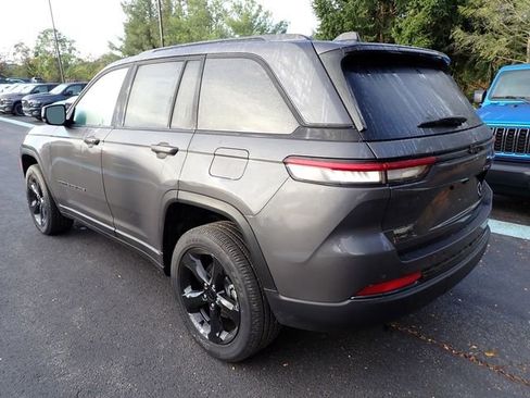 New 2025 Jeep Grand Cherokee Altitude AWD/4WD image 3