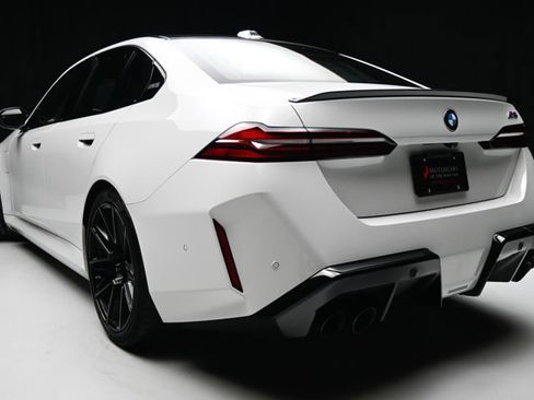 Used 2026 BMW M5 w/ Carbon Package image 21