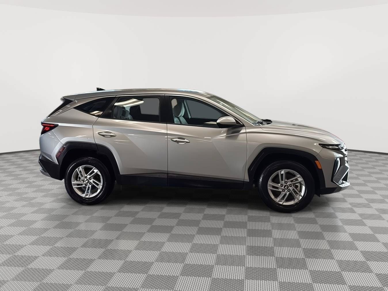Used 2025 Hyundai Tucson SE AWD/4WD image 4