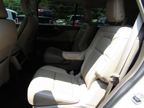 Used 2020 Lincoln Aviator Reserve image 31
