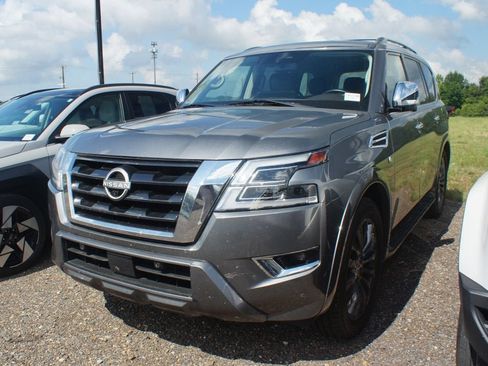 Used 2022 Nissan Armada Platinum RWD image 5