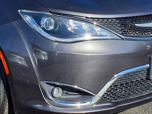 Used 2020 Chrysler Pacifica Touring-L Plus image 27