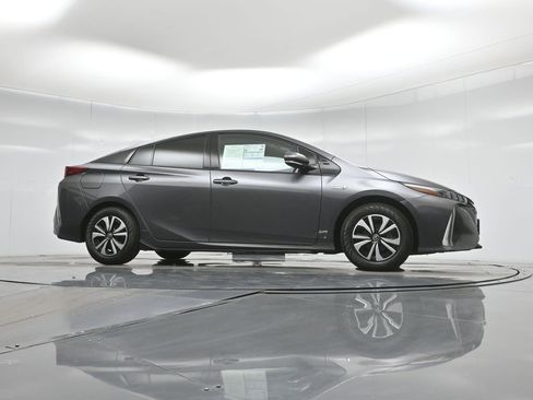 Used 2018 Toyota Prius Prime Plus image 3