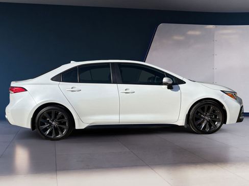 Used 2024 Toyota Corolla SE w/ SE Premium Package image 6