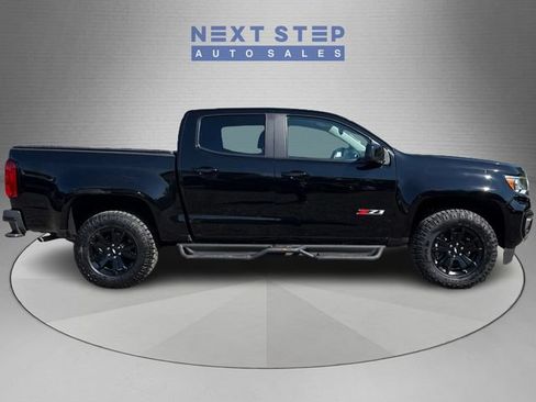 Used 2022 Chevrolet Colorado Z71 w/ Z71 Midnight Edition AWD/4WD image 9