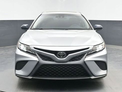 Used 2020 Toyota Camry SE FWD image 3