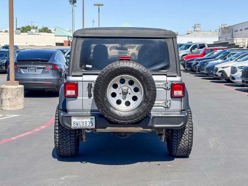 Used 2018 Jeep Wrangler Unlimited Sport AWD/4WD image 3