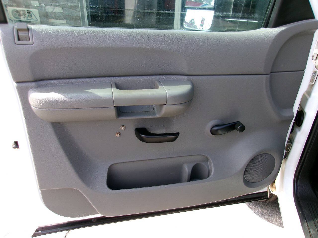 Used 2007 Chevrolet Silverado 3500 W/T AWD/4WD image 12