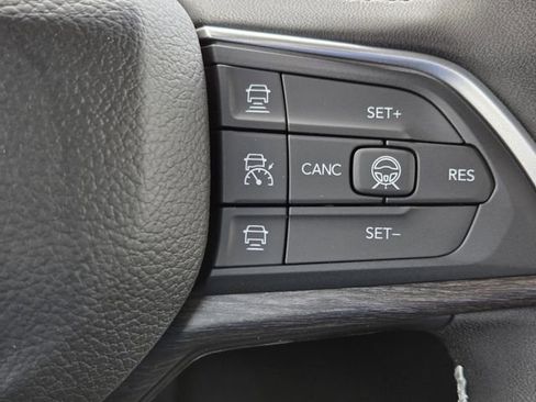 New 2026 Jeep Grand Cherokee Limited w/ Limited Altitude Package AWD/4WD image 19