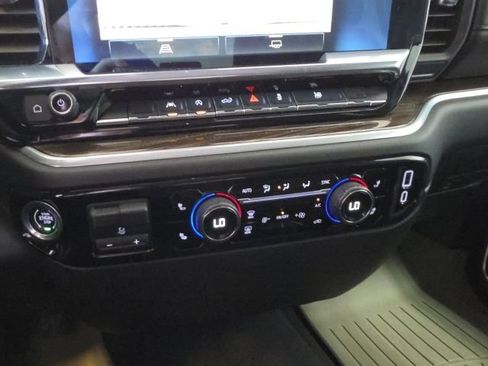Used 2024 Chevrolet Silverado 1500 RST AWD/4WD image 31