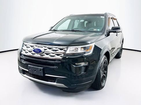 Used 2018 Ford Explorer XLT w/ Equipment Group 201A AWD/4WD image 3