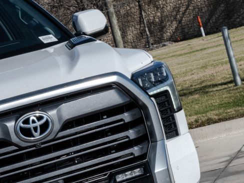 Used 2024 Toyota Tundra Limited image 7