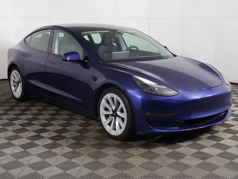 Used 2021 Tesla Model 3 Long Range image 2