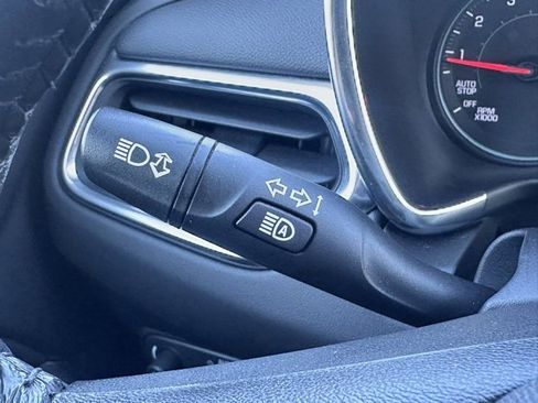 Used 2019 Chevrolet Equinox LT w/ Driver Convenience Package image 21