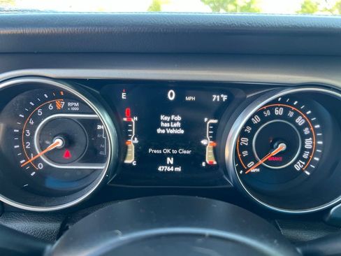 Used 2019 Jeep Wrangler Unlimited Sahara AWD/4WD image 37