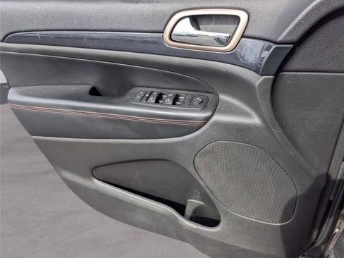 Used 2016 Jeep Grand Cherokee Laredo 75th Anniversary image 14