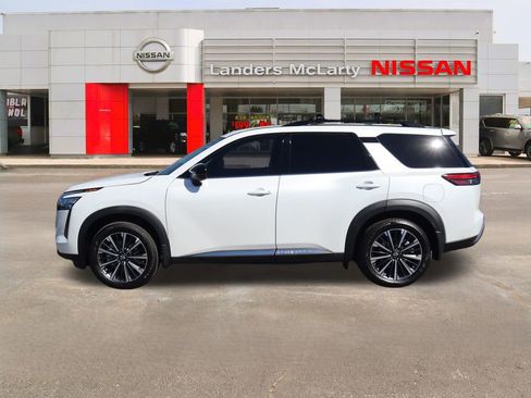 New 2026 Nissan Pathfinder Platinum w/ Cargo Package image 6