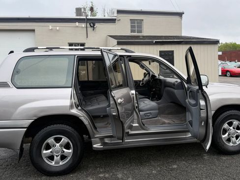 Used 2001 Toyota Land Cruiser AWD/4WD image 12